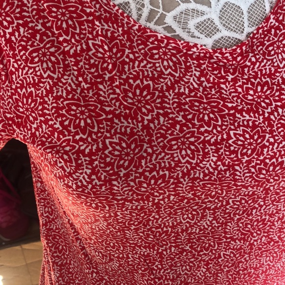 Red flowered shirt - Picture 2 of 7